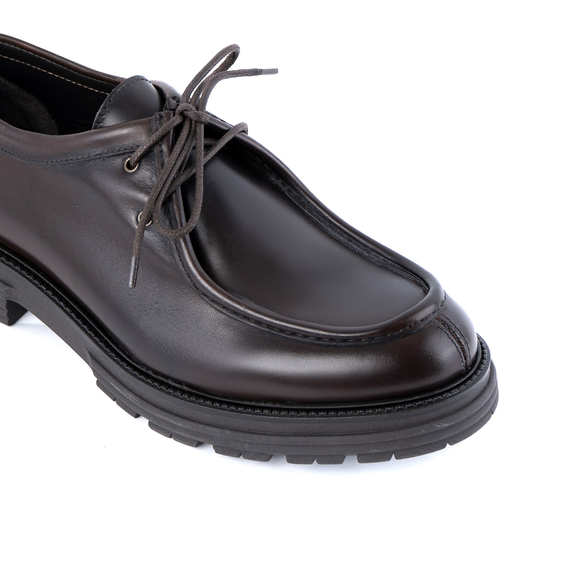 Vector ingegnere stringate in vera pelle